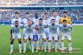 《球队Logo的设计美学：从经典排版到现代扁平化的转变》